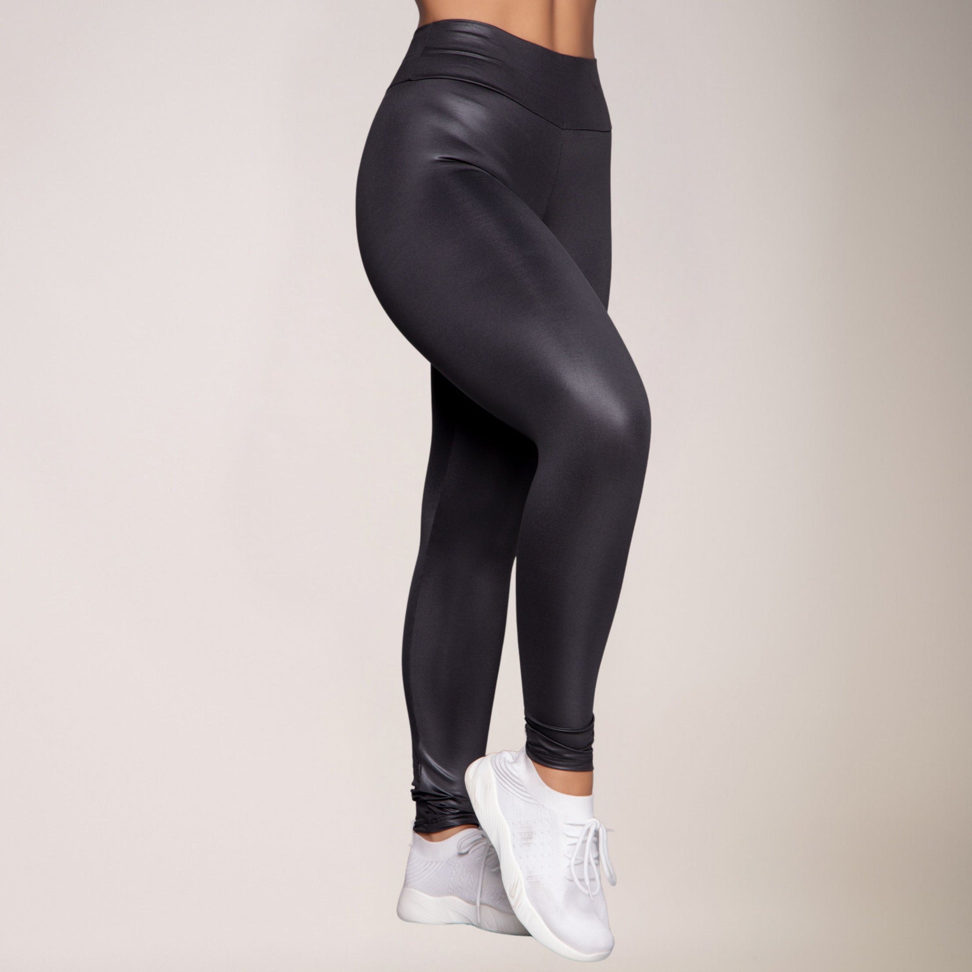 Calça Cirrê Disco Couro Fake Preta - VEKYO