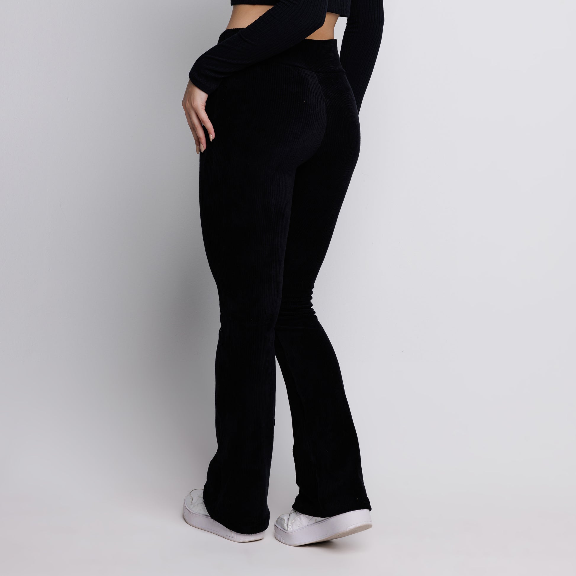 Calça Flare Veludo Cotelê Cintura Alta Preto - VEKYO
