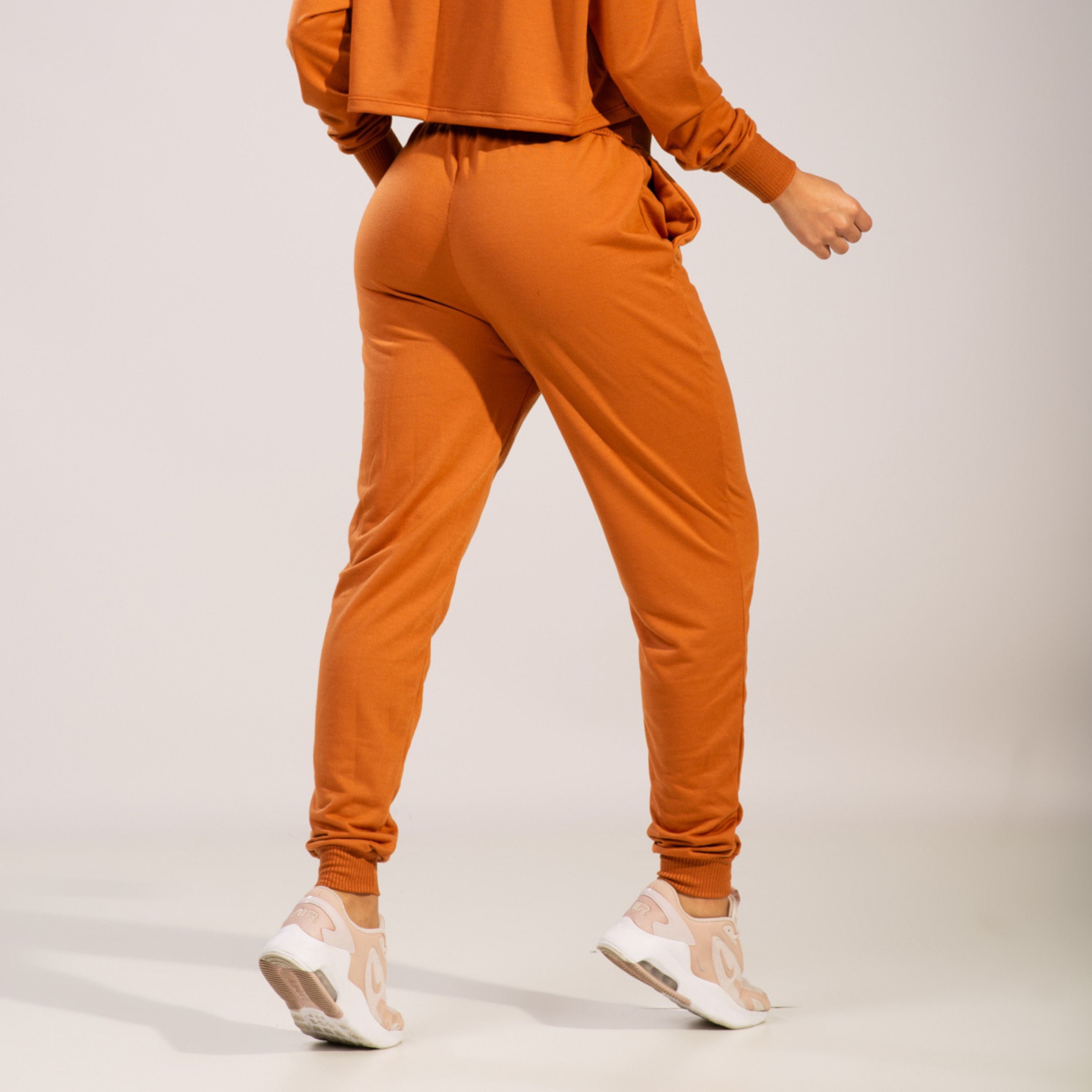 Calça Moletinho Jogger Com Elástico e Bolsos Caramelo - VEKYO