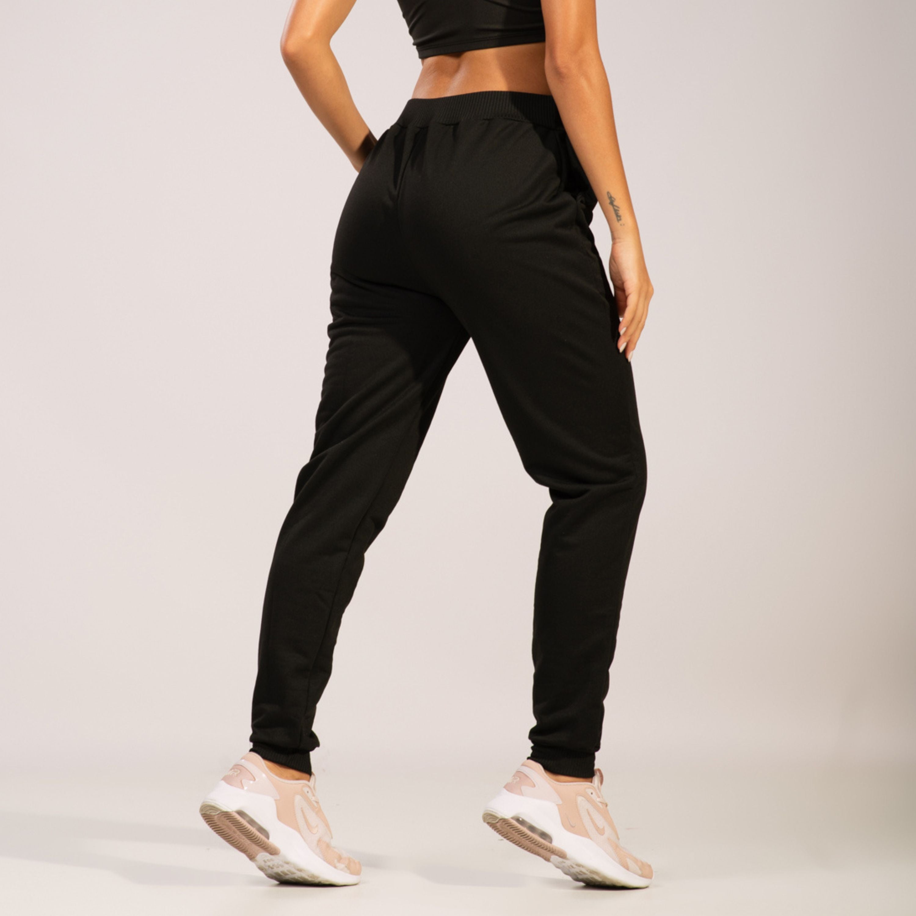 Calça Moletinho Jogger Com Elástico e Bolsos Preto - VEKYO