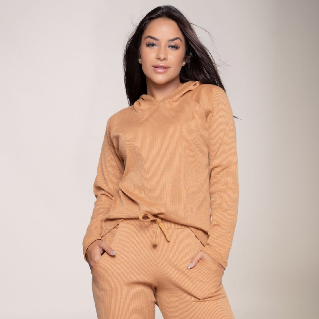 Casaco Feminino Canelada Com Capuz Comfy Caramelo - VEKYO