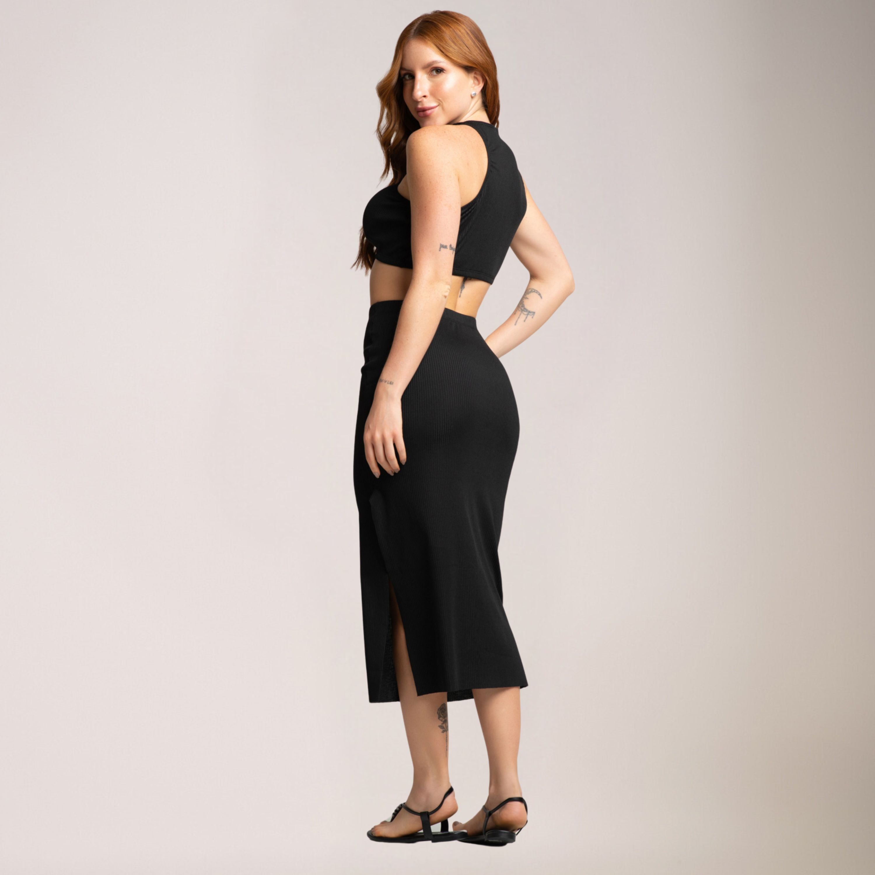 Conjunto Cropped e Saia Midi Com Fenda Canelado Preto - VEKYO
