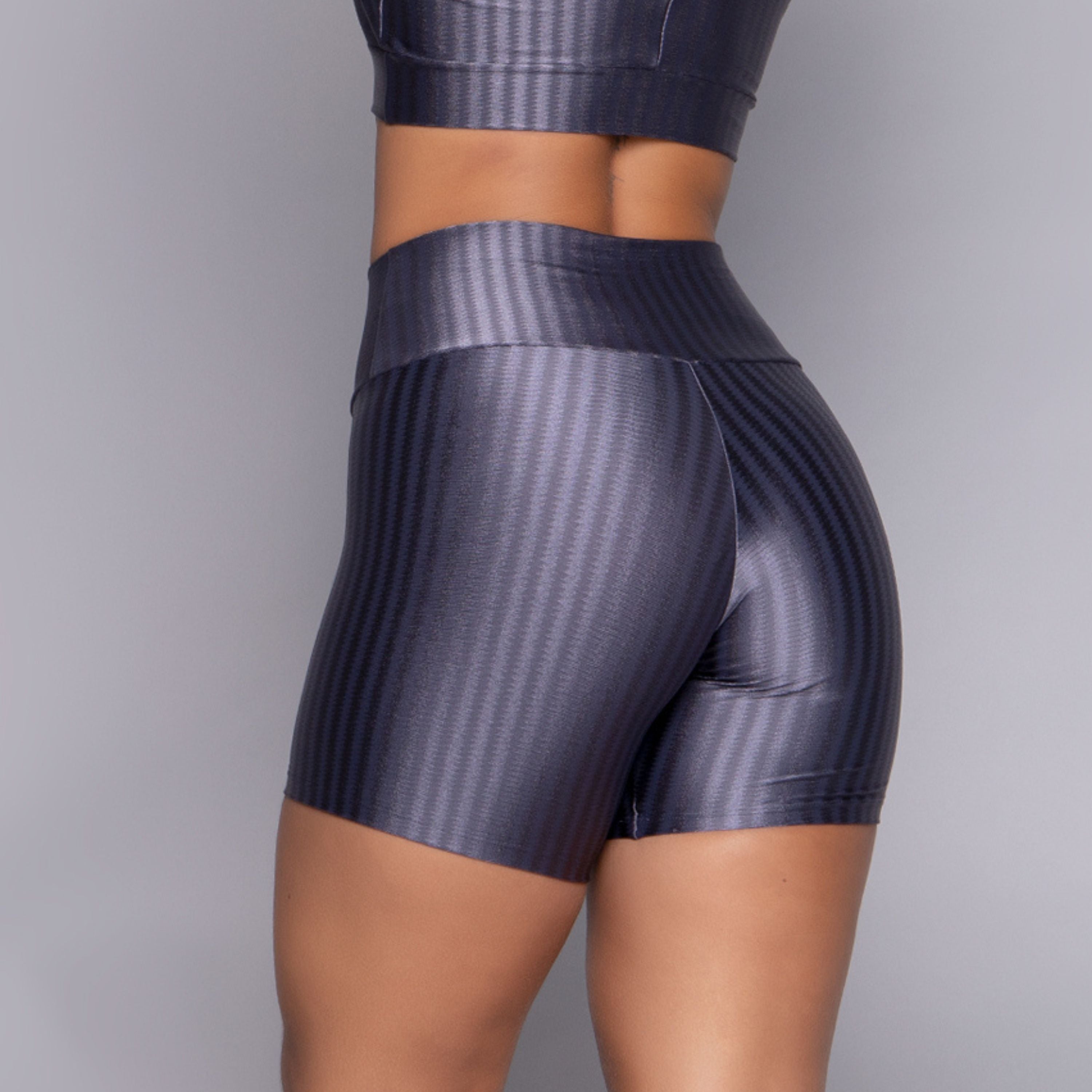 Short Fitness New Zig Cinza Vekyo em terceiro ângulo, com estética urbana e versátil